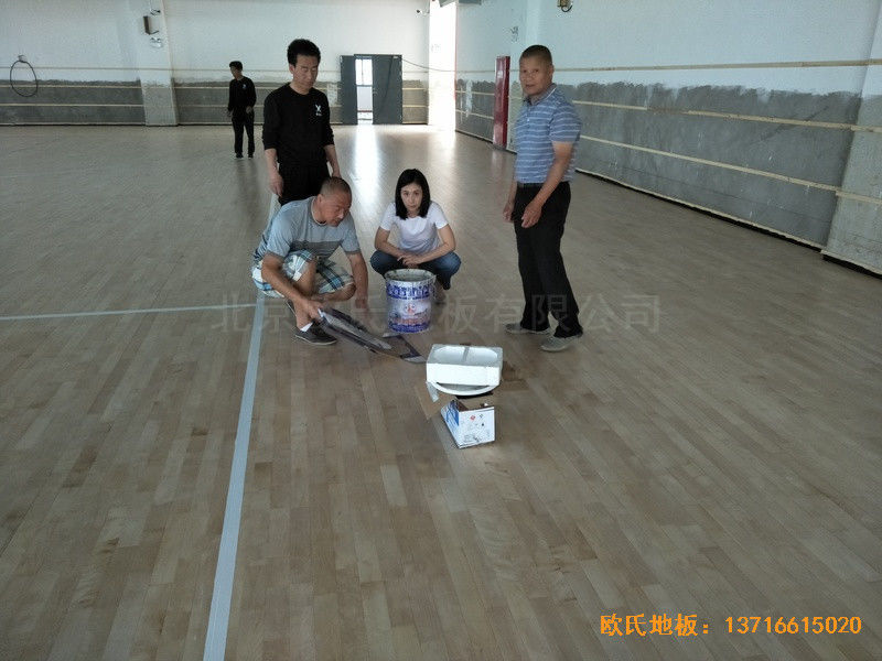 上海嘉定婁唐學(xué)校籃球館體育地板施工案例5