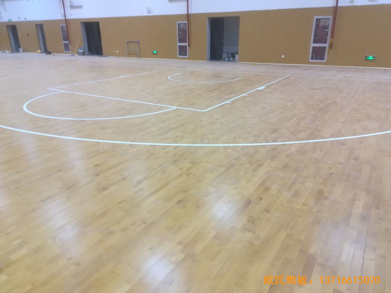 江蘇上海大眾儀征分公司運(yùn)動館體育地板安裝案例0
