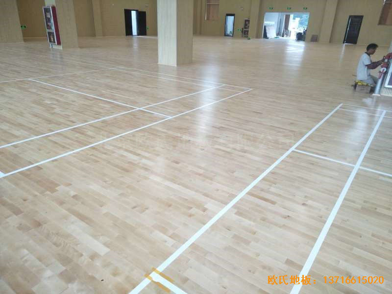 九江德安縣第三小學(xué)運(yùn)動館運(yùn)動地板施工案例3