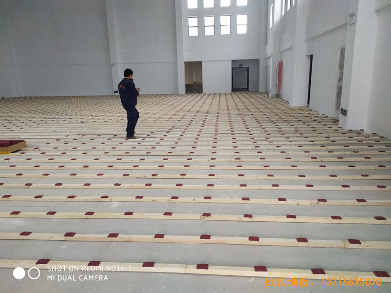 浙江寧波熱電公司籃球館運(yùn)動木地板施工案例1