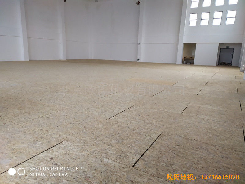 浙江寧波熱電公司籃球館運(yùn)動木地板施工案例3