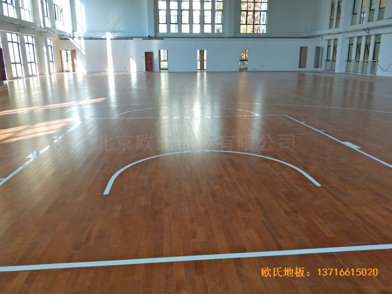 安徽上派學(xué)區(qū)中心學(xué)校籃球館運(yùn)動(dòng)木地板施工案例4