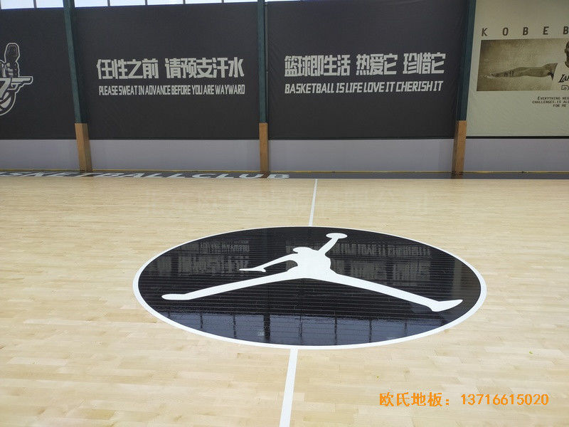 山東北環(huán)路平安行駕校籃球館運動木地板鋪設案例4