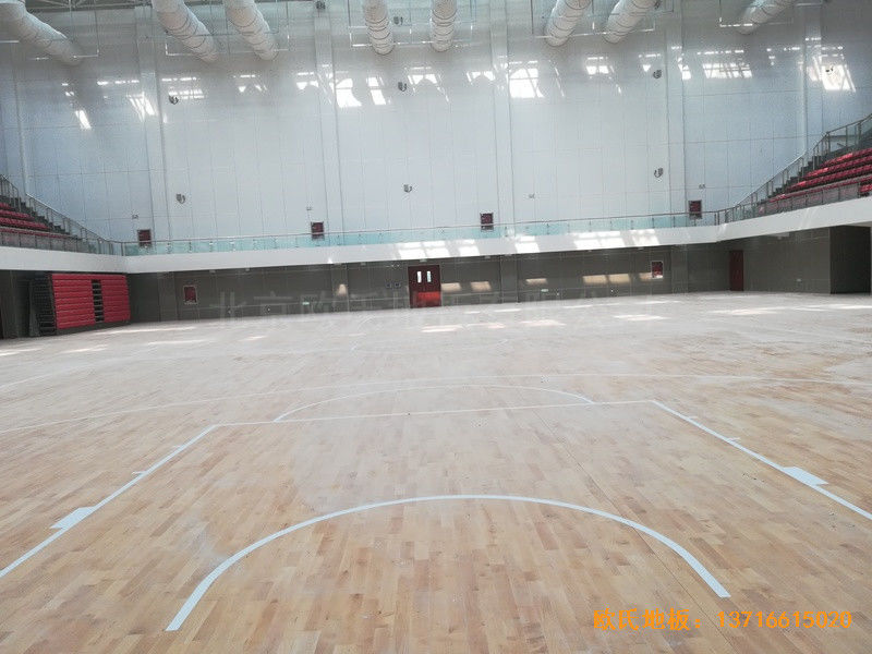 山東濟(jì)南長清山東管理學(xué)院籃球館運(yùn)動(dòng)木地板鋪設(shè)案例3