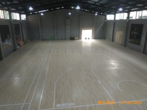 山西長治雙創(chuàng)夢(mèng)工廠籃球體育地板施工